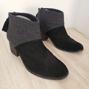 TOMS Leila Black Suede Ankle Boots Tassel Back Women’s Size 8.5W Stacked Heel